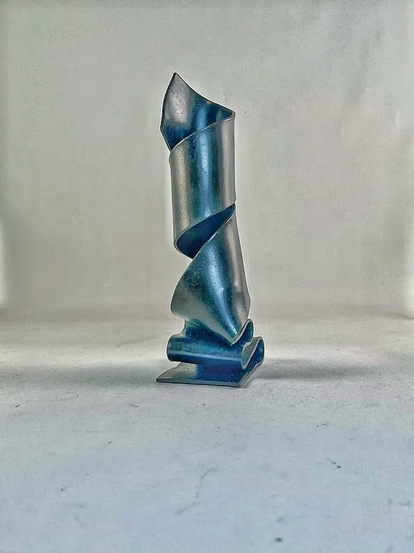 sculptured ribbon candle holder